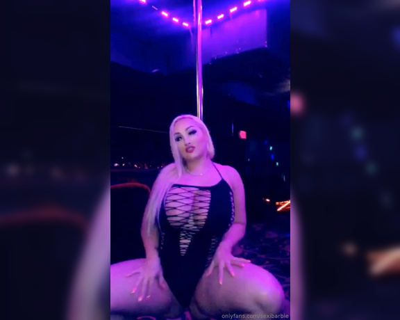 Everyone Loves Tanya aka everyonelovestanya OnlyFans - Pole danceing