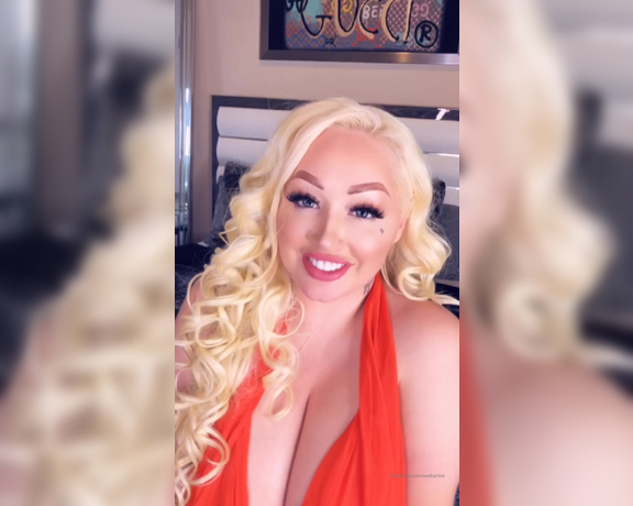 Everyone Loves Tanya aka everyonelovestanya OnlyFans - Orange Peel