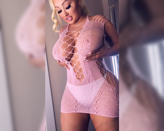 Everyone Loves Tanya aka everyonelovestanya OnlyFans - Tight Pink ask for FULL video