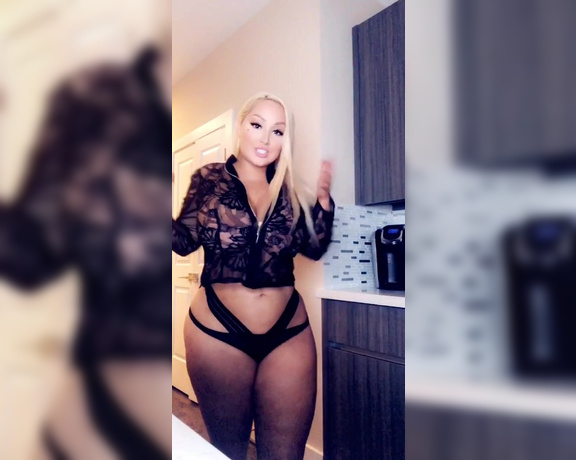 Everyone Loves Tanya aka everyonelovestanya OnlyFans - All black