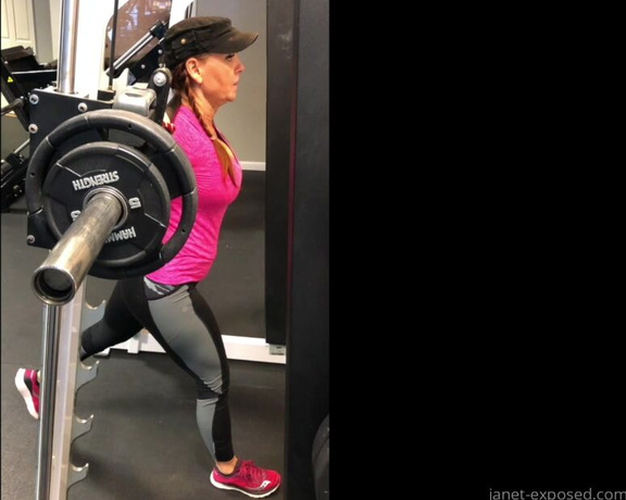 Janet Mason aka janetmasonxxxvip OnlyFans - Legs, Glutes & Cardio day in the gym! Hubby and I had a brutal 100 minutes