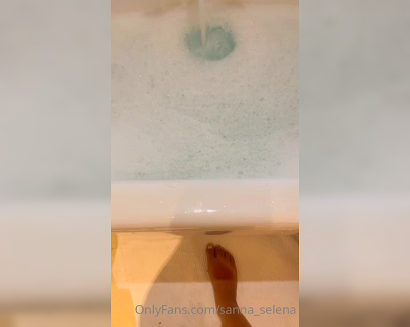 Sanna and Selena aka sanna_selena OnlyFans Video - Check sannas full nooodeee bath