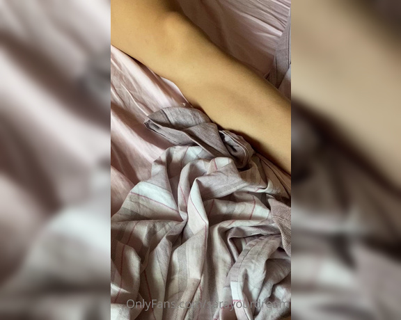 SaraYourDream aka sarayourdream OnlyFans Video - Buongiorno amori chi vuole vedere come gioco con la mia patatina