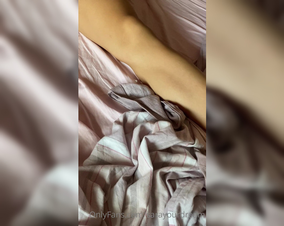 SaraYourDream aka sarayourdream OnlyFans Video - Buongiorno amori chi vuole vedere come gioco con la mia patatina