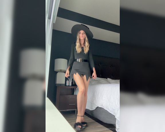 Emma Sirus aka emmasirus OnlyFans Video - A little BTS of me being a witch  careful, you might fall for my spell