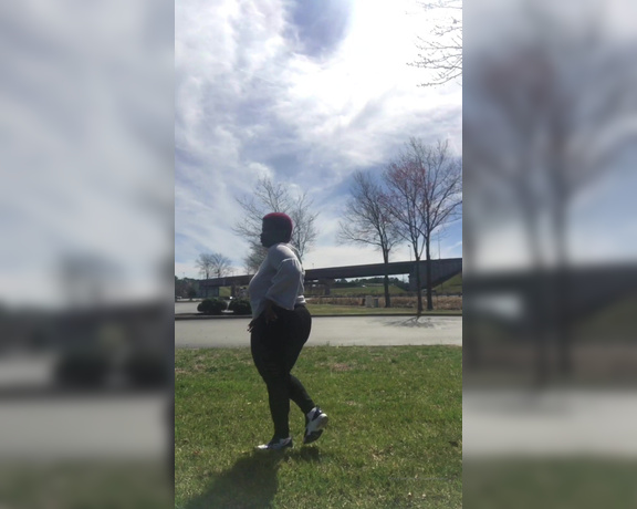 Niamilkmarie aka niamilkmarie OnlyFans Video - In The Parking Lot By The Interstate