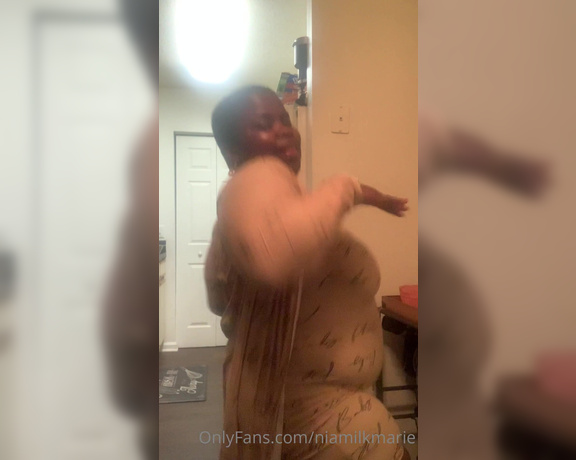 Niamilkmarie aka niamilkmarie OnlyFans Video - Just Vibin  and Twerkin