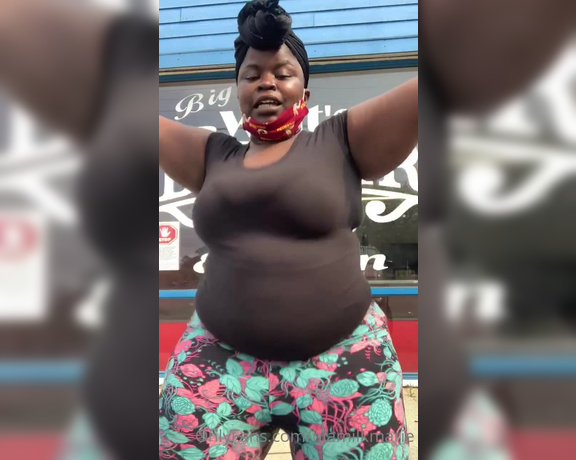 Niamilkmarie aka niamilkmarie OnlyFans Video - Turnt Up outside Big Walts BARBERSHOP sHout Out My Nigga Leon He was definitely cutting somebody