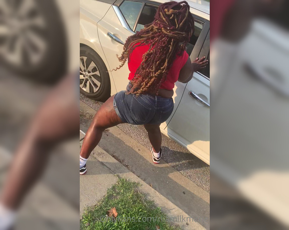 Niamilkmarie aka niamilkmarie OnlyFans Video - Twerking In The Hood