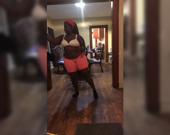 Niamilkmarie aka niamilkmarie OnlyFans Video - I Be Working Out