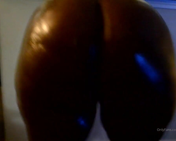 Dirtydianadtx aka dirtydianadtx OnlyFans Video - oily ass booty ready for you to cum