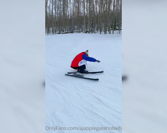 AJ Applegate aka ajapplegatevip OnlyFans Video - My first time skiing in Aspen  Ainda bem que tenho uma bunda grande