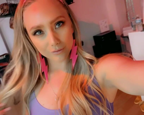 AJ Applegate aka ajapplegatevip OnlyFans Video - I should have been an 80s baby