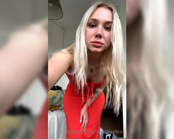 Patricia Tarka aka sendnudesx OnlyFans Video - Which dress do you like better Red or pink