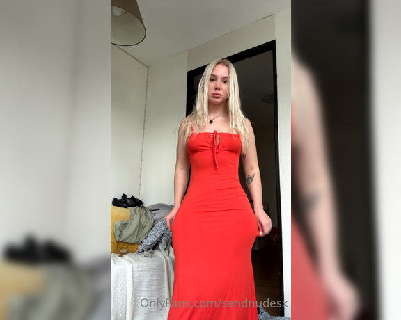 Patricia Tarka aka sendnudesx OnlyFans Video - Which dress do you like better Red or pink