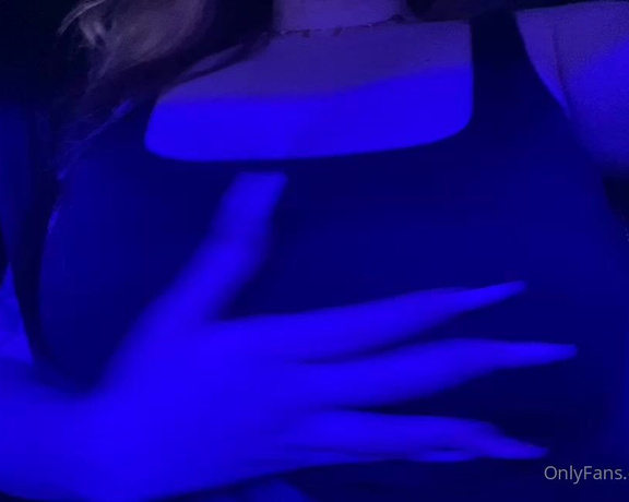 Sp00kytitties aka sp00kytitties OnlyFans Video - Short vid cuz it was in a car wash