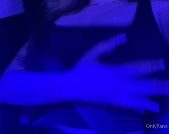 Sp00kytitties aka sp00kytitties OnlyFans Video - Short vid cuz it was in a car wash