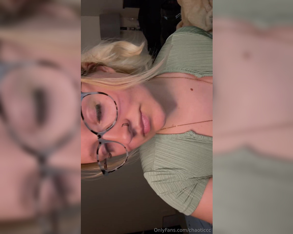 Whitney aka chaoticcc OnlyFans Video - Doggy or missionary