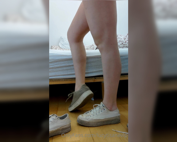 Lucy Tisane aka lucytisanevip OnlyFans Video - Chatting and trying on old sneakers