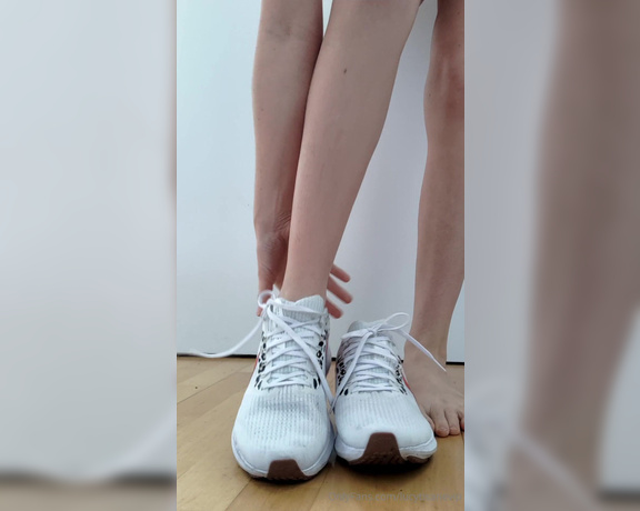 Lucy Tisane aka lucytisanevip OnlyFans Video - Dirty feet after wearing my white Nikes for a couple of hours