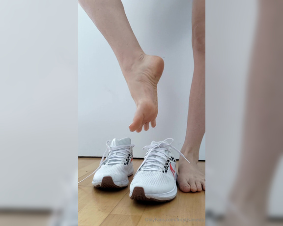 Lucy Tisane aka lucytisanevip OnlyFans Video - Dirty feet after wearing my white Nikes for a couple of hours