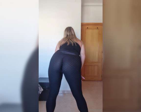 Ashley Campbell aka ashleysvip OnlyFans Video - Monday morning stretch