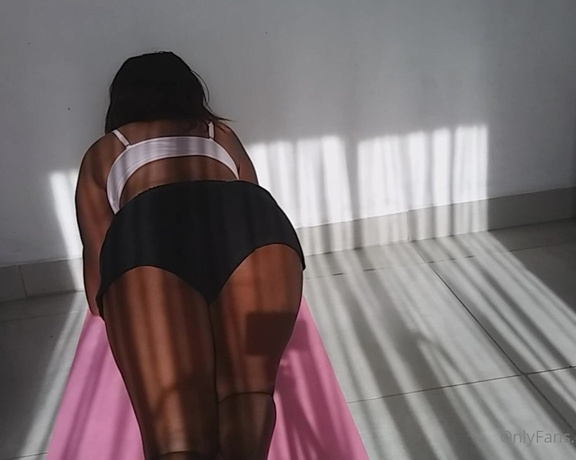 Black Daisy aka blackdaisy OnlyFans Video - Daisys morning pilate stretches