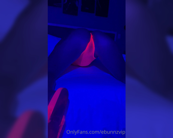 Elana Bunnz aka ebunnzvip OnlyFans Video - Do you like my glowing outfit