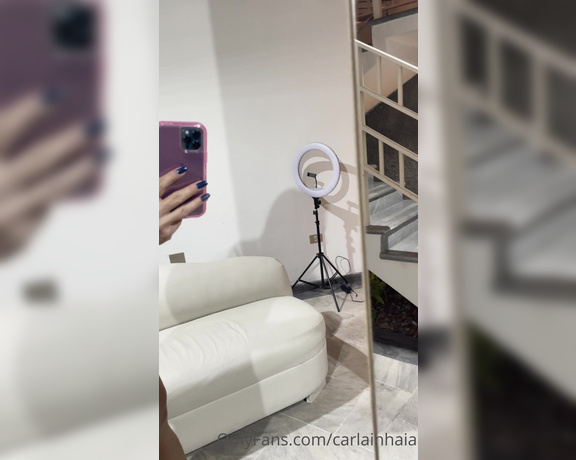 Carla Inhaia aka carlainhaia OnlyFans Video - My reflection in the mirror shows all my muscles