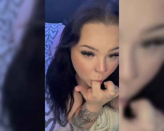 Kristiinajensku aka kristiinajensku OnlyFans Video - Vähän jotain tämmöstä kiimasta tuhmailua kameran edessä peppua, tissejä, kasvoja ja mahaa toivottavasti joku edes on