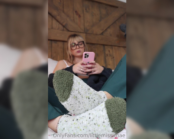 Mae-Winters aka mae-winters OnlyFans Video - Smoking, working and zoning out  I couldnt not post this to this page too, just