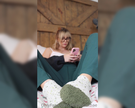 Mae-Winters aka mae-winters OnlyFans Video - Smoking, working and zoning out  I couldnt not post this to this page too, just