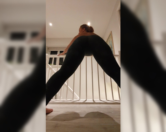 Beth Bennett aka bethundressed OnlyFans Video - Leggings