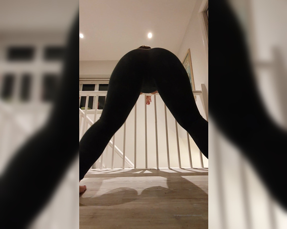 Beth Bennett aka bethundressed OnlyFans Video - Leggings