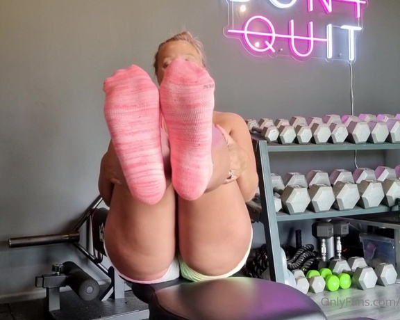 Beth Bennett aka bethundressed OnlyFans Video - hot sweaty socks amp feet