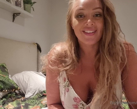 Beth Bennett aka bethundressed OnlyFans Video - so how was your day