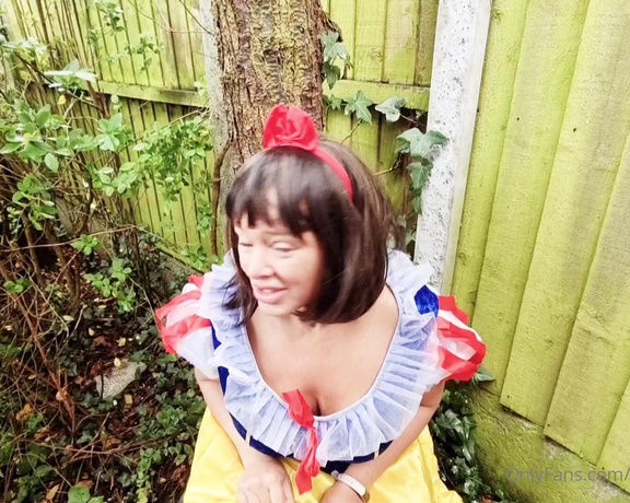 Beth Bennett aka bethundressed OnlyFans Video - snow white and the seven wanks