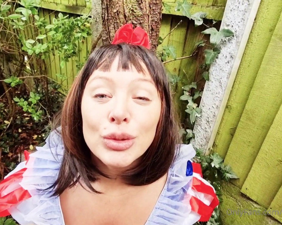 Beth Bennett aka bethundressed OnlyFans Video - snow white and the seven wanks