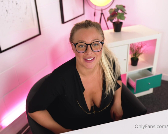 Beth Bennett aka bethundressed OnlyFans Video - a VERY personal assistant required