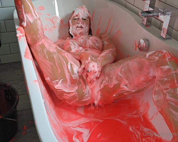 Beth Bennett aka bethundressed OnlyFans Video - I got all messy filming a custom video, so I decided why not have a little