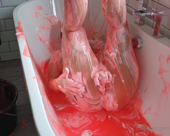 Beth Bennett aka bethundressed OnlyFans Video - I got all messy filming a custom video, so I decided why not have a little