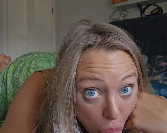 Beth Bennett aka bethundressed OnlyFans Video - sneaky sucking