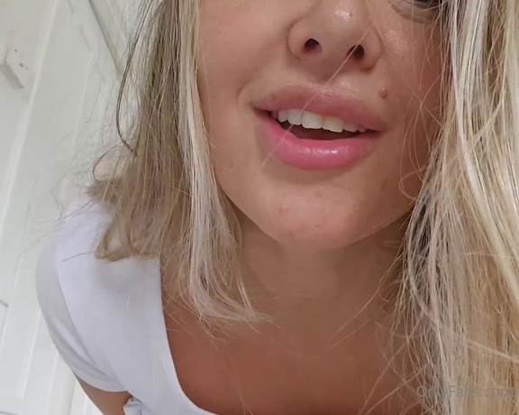 Beth Bennett aka bethundressed OnlyFans Video - does the casual look turn you on