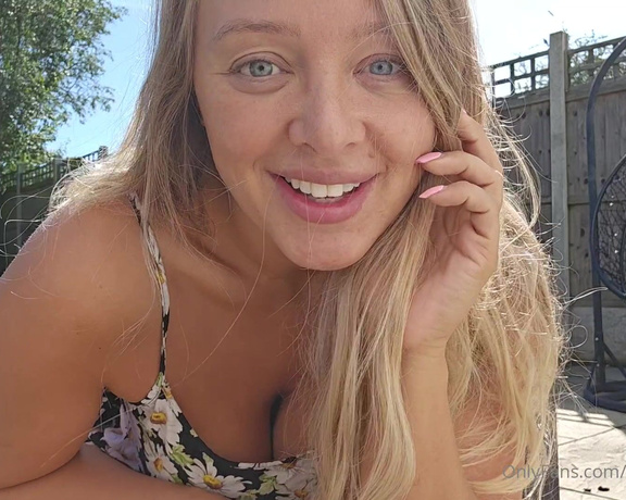 Beth Bennett aka bethundressed OnlyFans Video - short skirt, no knickers, is the biggest turn on