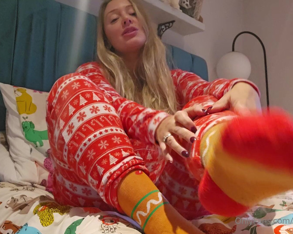 Beth Bennett aka bethundressed OnlyFans Video - suck my sweaty toes