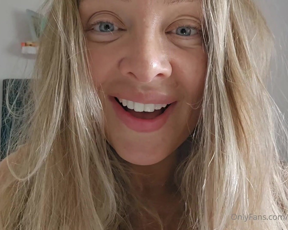 Beth Bennett aka bethundressed OnlyFans Video - all about the eye contact