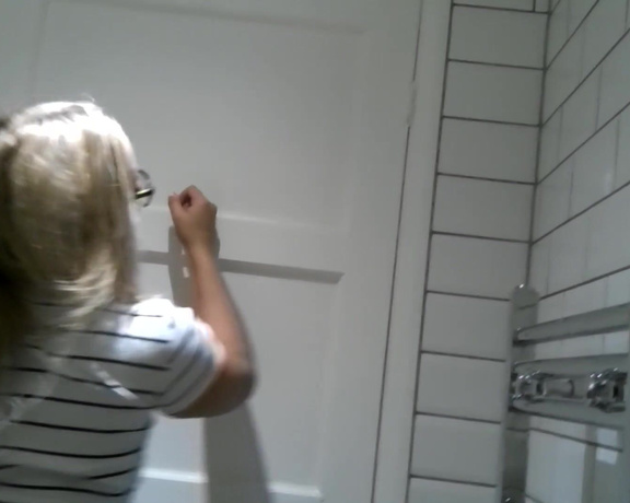 Beth Bennett aka bethundressed OnlyFans Video - sneaking into the bathroom together