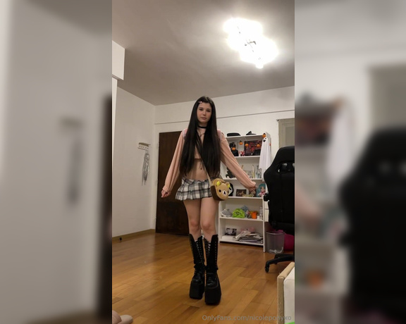 Nicole Pony aka nicoleponyxo OnlyFans Video - lets go for a walk gtlt