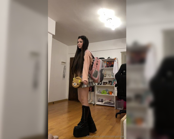 Nicole Pony aka nicoleponyxo OnlyFans Video - lets go for a walk gtlt