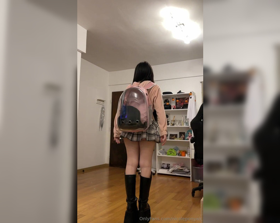 Nicole Pony aka nicoleponyxo OnlyFans Video - lets go for a walk gtlt